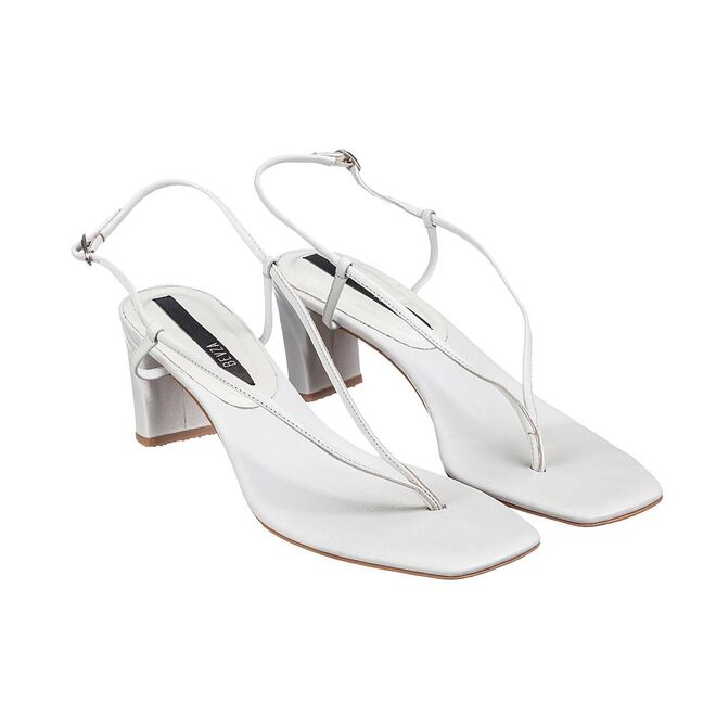 Sandálias, €260, Bevza, em www.bevza.com