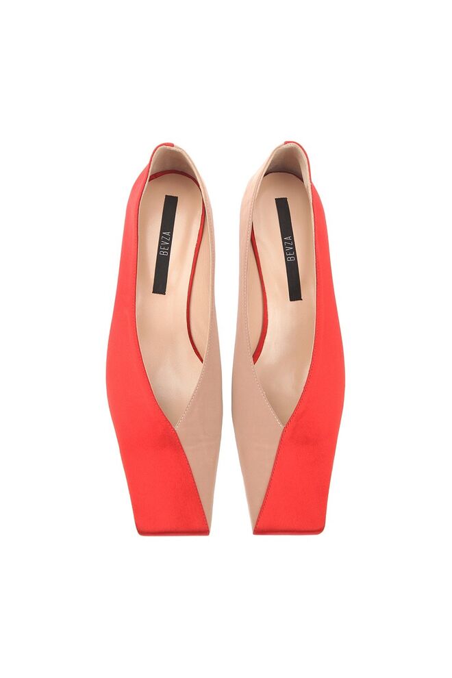 Sapatos com saltos, €290, Bevza, em www.bevza.com