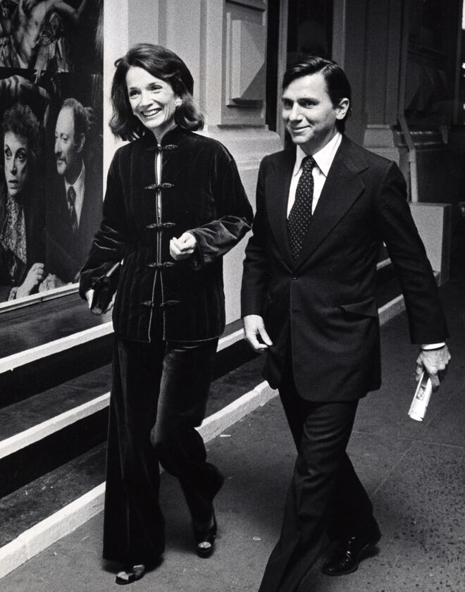 Lee Radziwill e Peter Tufo no 'Kennedy's Children' Opening no Royale Theater, em Nova Iorque, a 3 de novembro de 1975