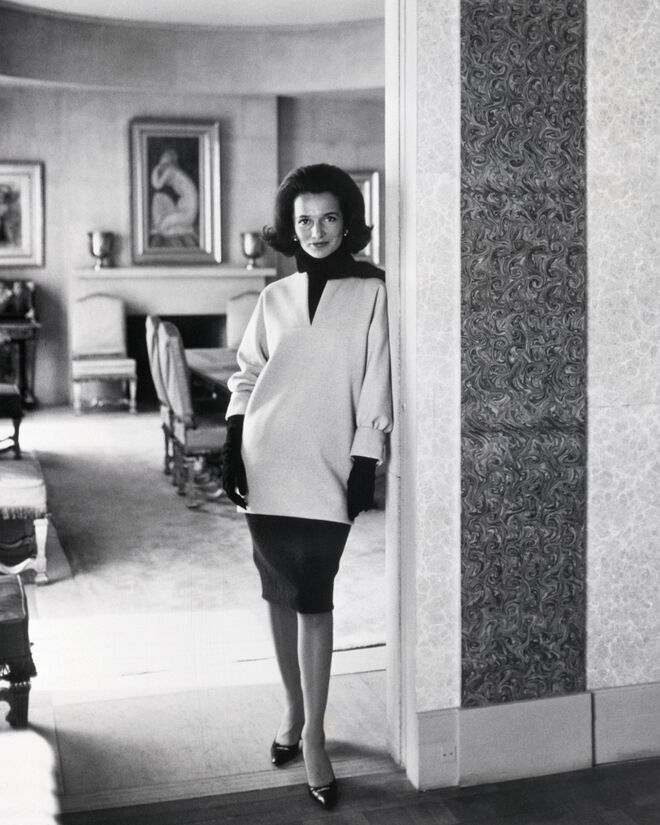 Lee Radziwill figurou entre as Mulheres Mais Bem Vestidas do Mundo em 1962. Na imagem, posa para o International Fashion Poll, em janeiro de 1963