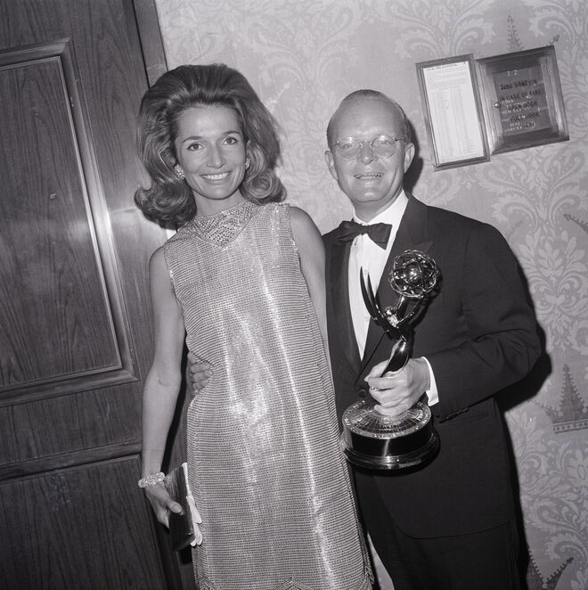 Lee Radziwill e Truman Capote nos prémios Emmy a 4 de junho de 1967. Capote venceu o Emmy na categoria de Outstanding Individual Achievements por 'A Christmas Memory'
