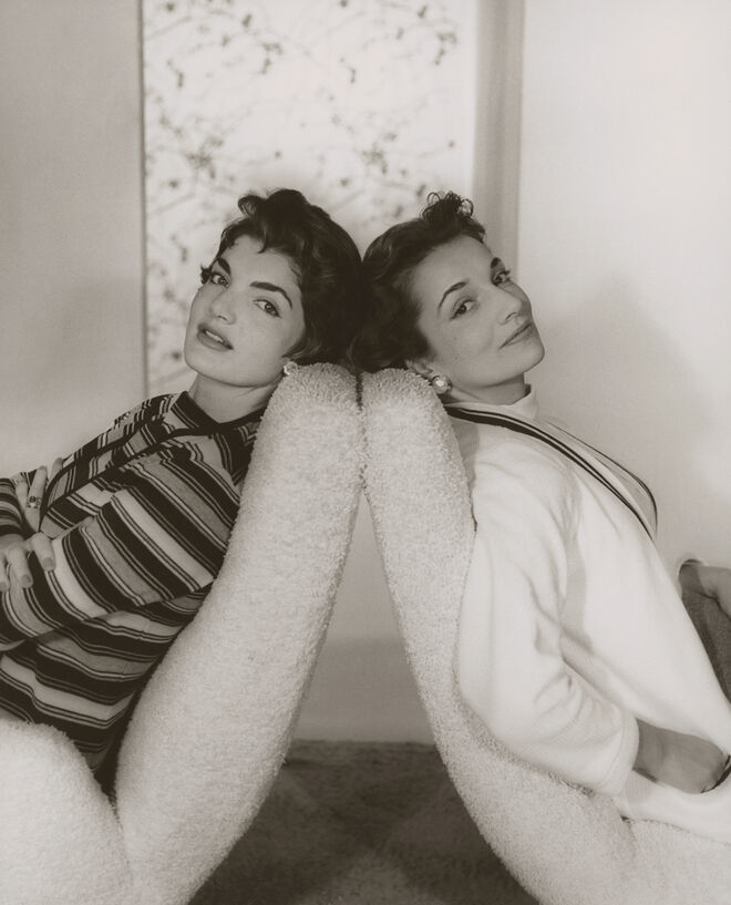 As irmãs Jacqueline e Caroline Lee fotografadas por Horst P. Horst a 15 de março de 1955