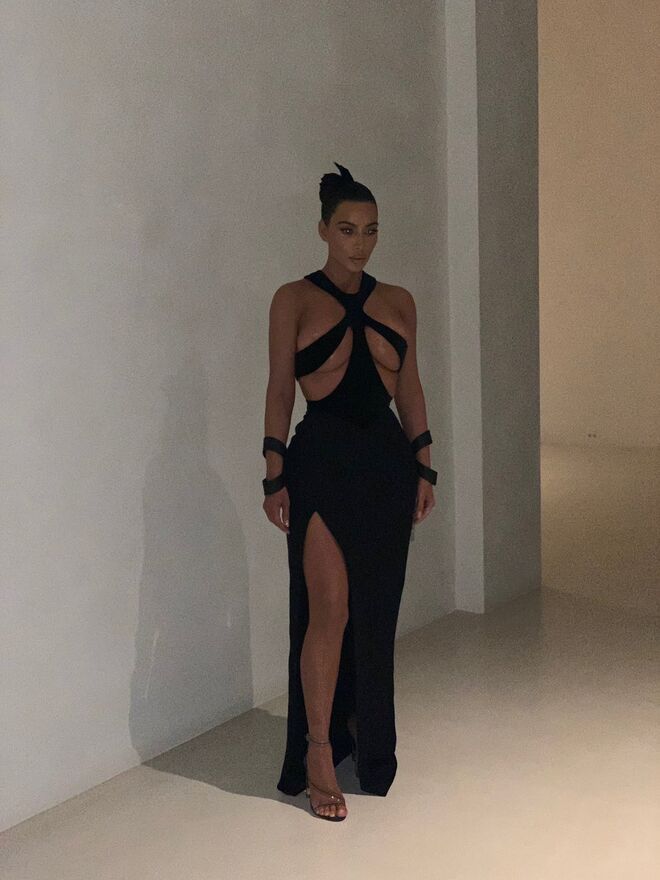 Kim Kardashian em vintage Mugler no Hollywood Beauty Awards 2019