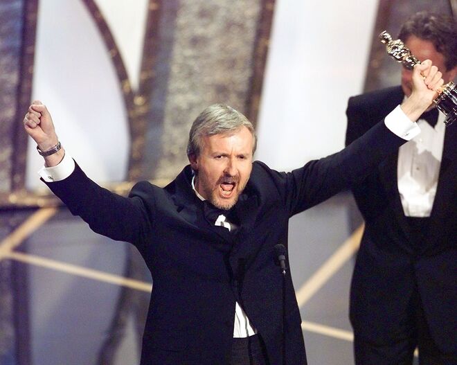 Quando, , nos Óscares de 1998, James Cameron aceitou o prémio de Melhor Filme, por 'Titanic', agradeceu com a famosa frase: “sou o rei do mundo”
