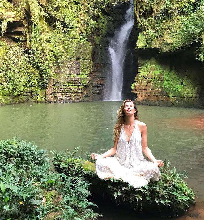 “A mente é mais poderosa que tudo. Durante o parto do meu filho, por exemplo, nunca me foquei na dor. Entrei num modo de meditação, concentrada durante todo aquele tempo.” Gisele Bündchen