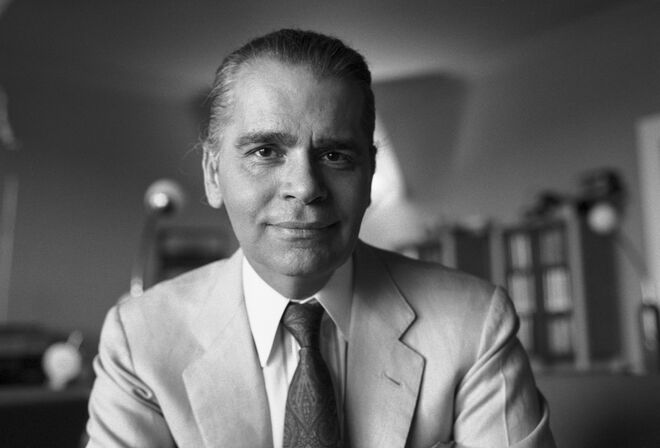 Karl Lagerfeld na suca de Mônaco, em agosto de 1986