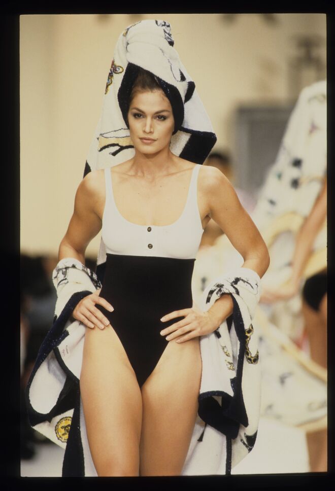 Cindy Crawford no desfile pronto-a-vestir Chanel primavera-verão 1994