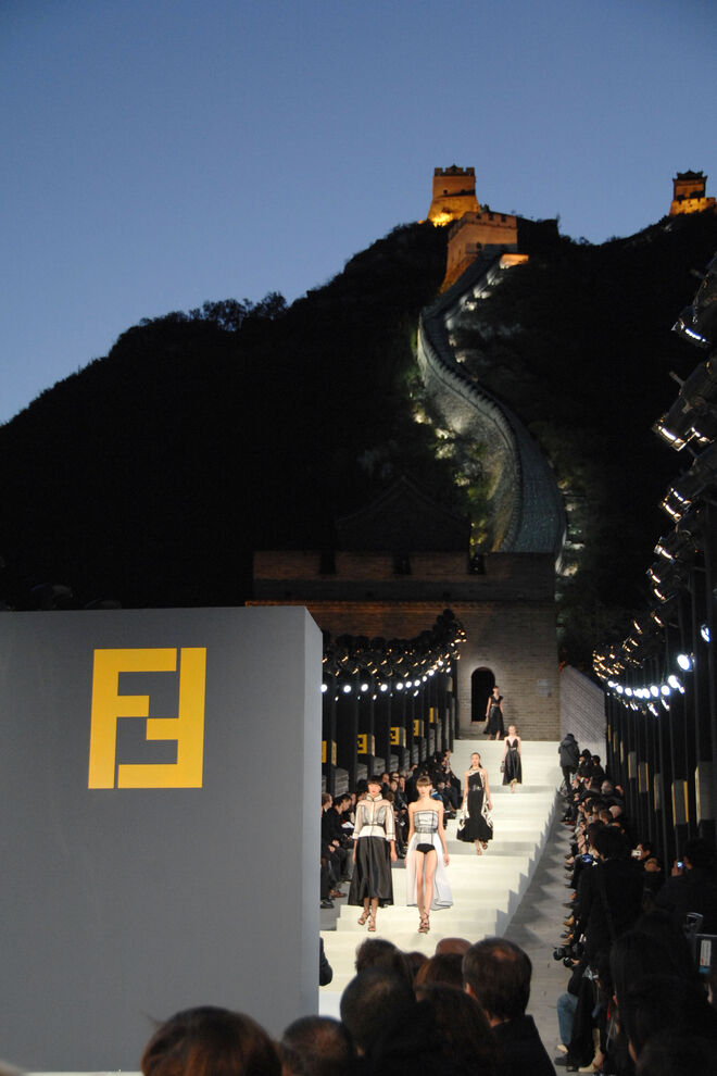 Desfile Fendi na Grande Muralha da China, a 19 de outubro de 2007