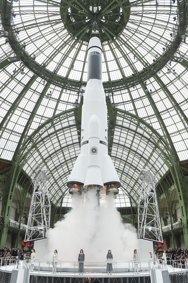 O foguete espacial no desfile Chanel outono-inverno 2017/2018, a 7 de março de 2017