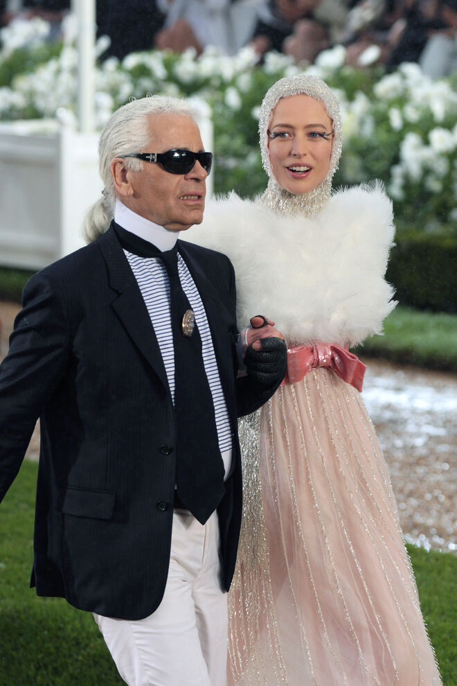 Karl Lagerfeld ao fim do desfile da Chanel alta-costura outono-inverno 2007/08, a 3 de julho de 2007
