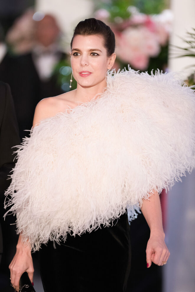 Charlotte Casiraghi, filha da princesa Carolina do Mónaco, no Baile da Rosa, em 2018, num vestido Yves Saint Laurent.