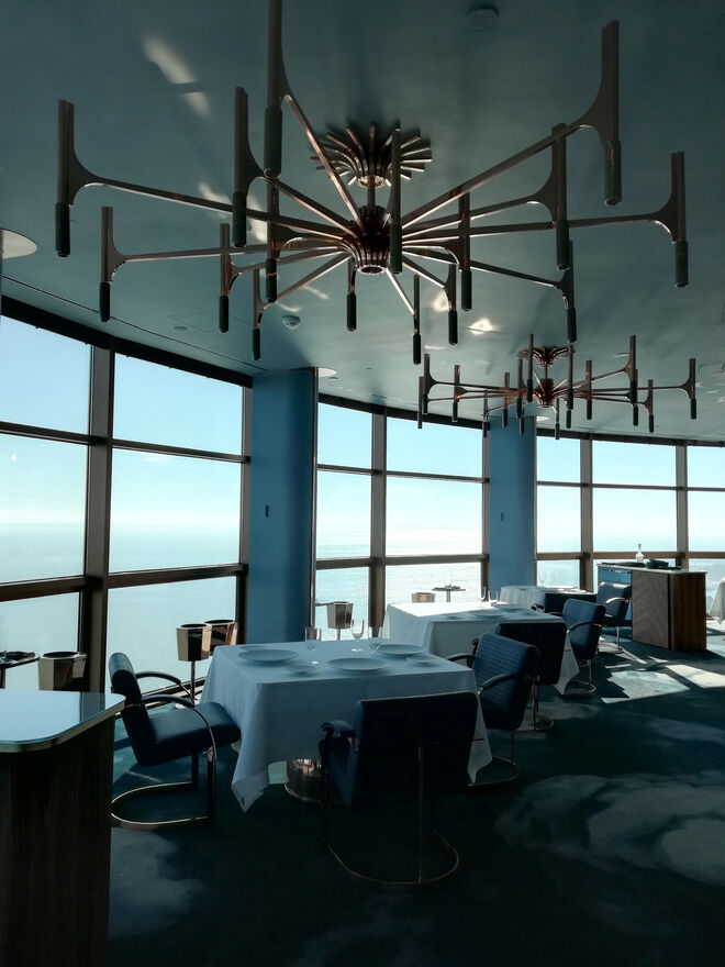 O Fifty Seconds Martin Berasategui tem apenas 35 lugares e todos com cadeiras viradas para a janela