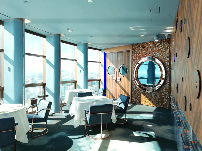 O ambiente que se quis cosmopolita e sofisticado foi desenhado ao pormenor pelo arquiteto de interiores Nuno Rodrigues