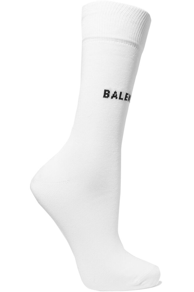 Meias, €75, Balenciaga, em www.net-a-porter.com