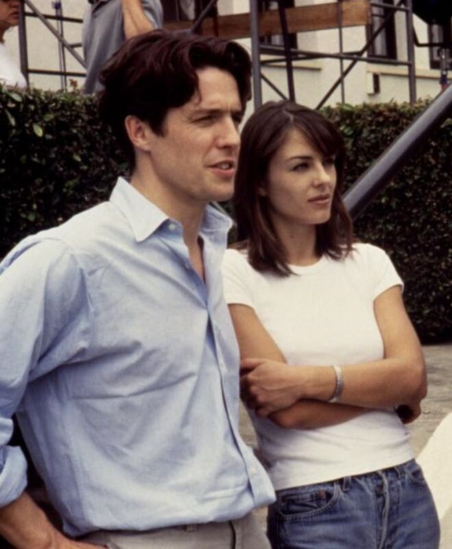 Hugh Grant e Divine Brown - O ator e Elizabeth Hurley conheceram-se em 1987 e estiveram juntos durante 13 anos. Quando em 1955 Grand foi preso por solicitar o serviço de uma prostituta (Divine Brown) Hurley manteve-se ao seu lado, mas o casal separar-se-ia em 2001