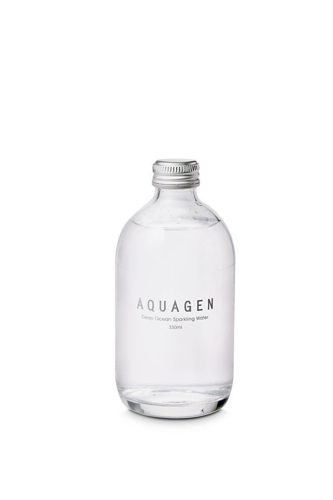 Aquagen (33 cl €4), de Taiwan. Extraída a 600 metros abaixo do oceano dos icebergues com mais de 2000 anos, que permanecem intactos no fundo. Contém magnésio, que melhora o metabolismo; cálcio, que fortalece os ossos; sódio, que ajuda na recuperação de energia; e potássio, que mantém o equilíbrio