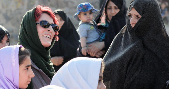 Em 3 Faces, escrito e realizado pelo iraniano Jafar Panahi, são retratadas as histórias de três atrizes em fases diferentes das suas carreiras: uma durante a Revolução Islâmica, em 1979; outra no estrelato da atualidade, conhecida em todo o Irão; e ainda a jovem que quer entrar na escola de teatro (estreia a 8)