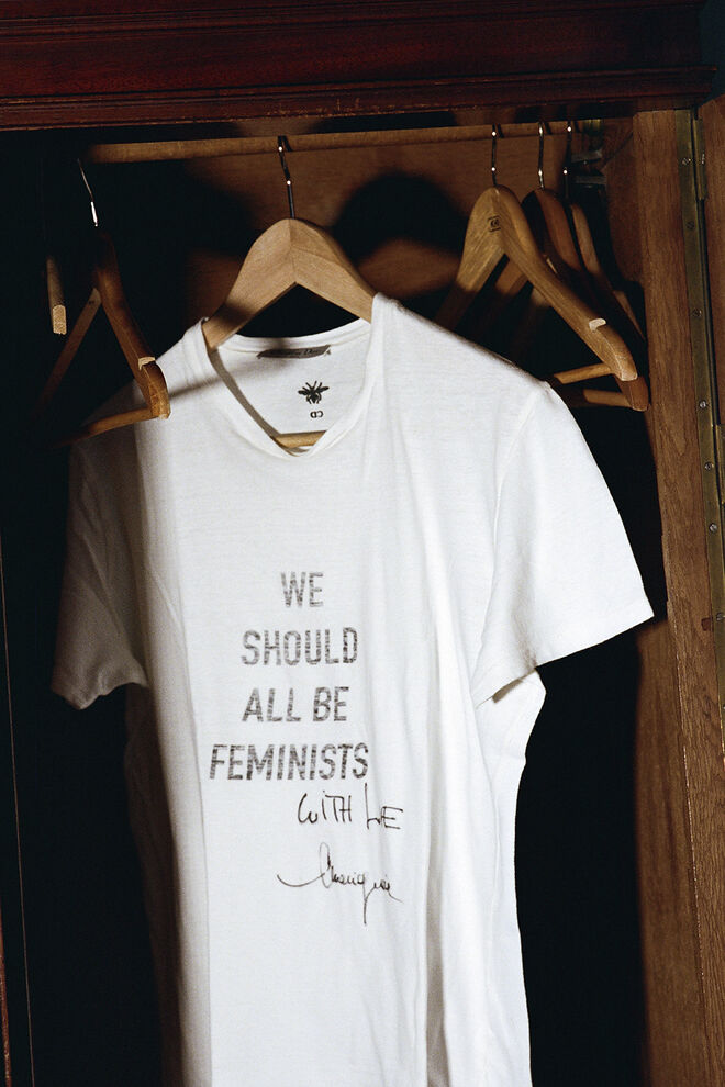 Mytheresa, T-shirt Dior, "We Should All Be Feminists"
