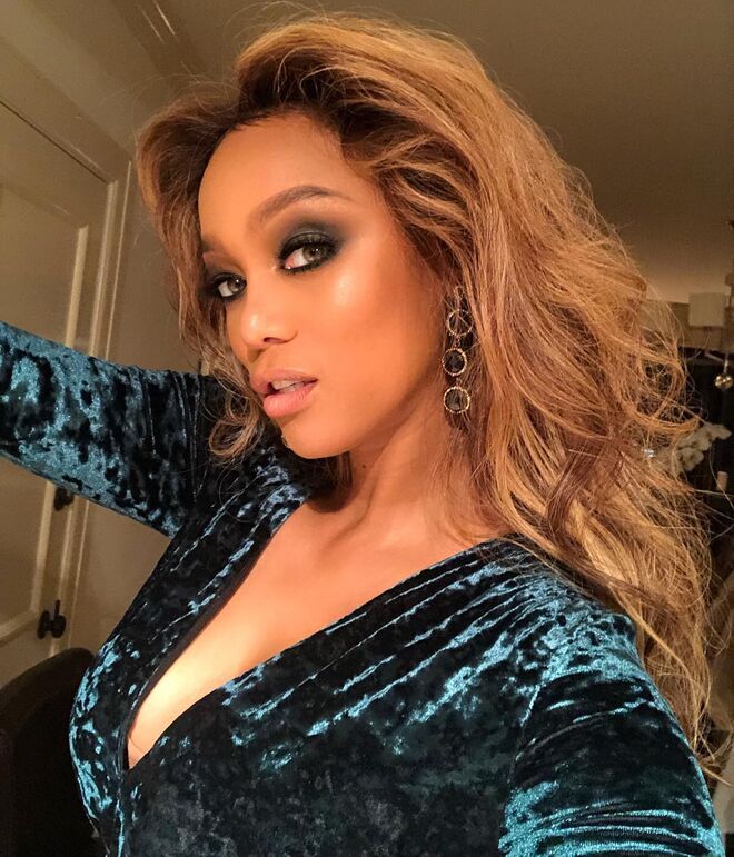 Tyra Banks - A conhecida modelo e apresentadora do programa ''American’s Next Top Model' foi, há uns anos, gozada depois de umas fotos num fato de banho, aparecerem em público. Tyra usou o seu programa The Tyra Banks Show para dizer: “Vocês podem beijar o meu rabo gordo!”