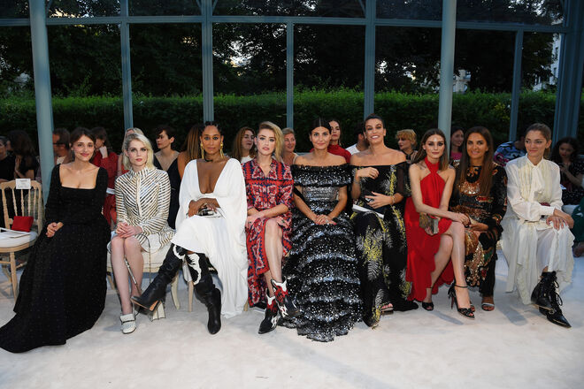 Lola Bessis, Laure Heriard-Dubreuil, Tracee Ellis Ross, Amber Heard, Giovanna Battaglia, Olivia Palermo, Bianca Brandolini e Sofia Sanchez de Betak no desfile da Valentino em Paris.
