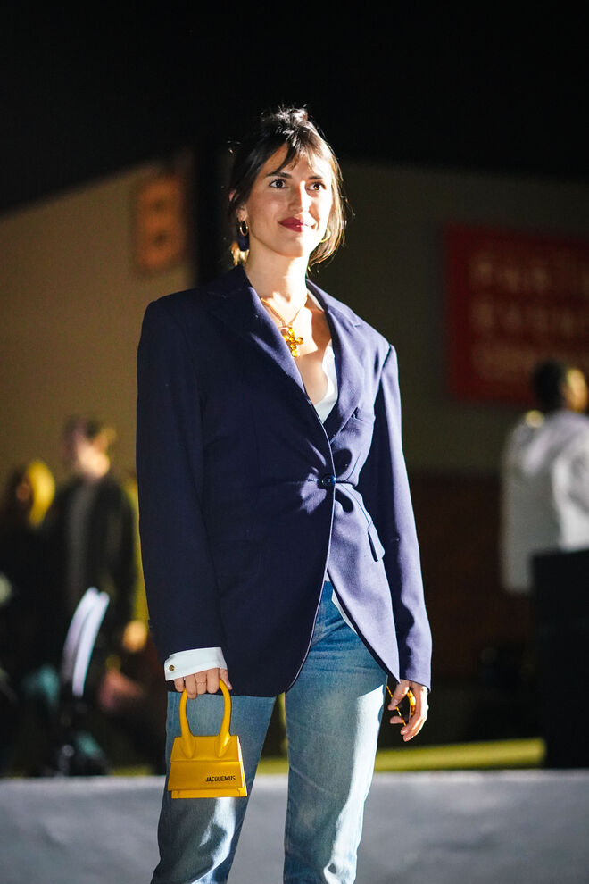 Jeanne Damas no desfile da Jacquemus em Paris.