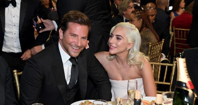 Lady Gaga e Bradley Cooper aparentaram ser muito próximos