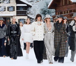 O adeus final a Karl Lagerfeld no último desfile da Chanel