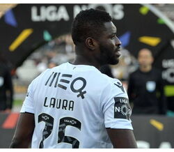 Camisolas de jogadores de futebol vão a leilão contra a violência doméstica