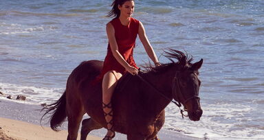 A viagem de Kendall Jenner na campanha da Longchamp para a primavera 2019