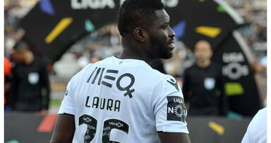 Camisolas de jogadores de futebol vão a leilão contra a violência doméstica