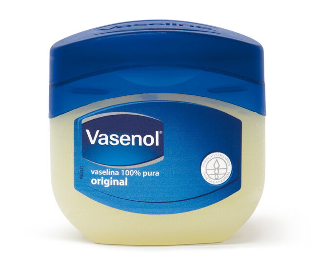 Lubrificante à base de óleo: os produtos petrolíferos rompem os preservativos, aumentam a possibilidade de alojamento de bactérias e estragam os seus brinquedos sexuais, além do facto de poderem manchar. Portanto, esses produtos já são mais difíceis de encontrar, mas há sempre as opções caseiras, como vaselina e óleo de coco, e são indicados para lubrificação externa apenas, em massagens e brincadeiras corporais. Vaselina Original, 100 ml, €2,99, Vasenol