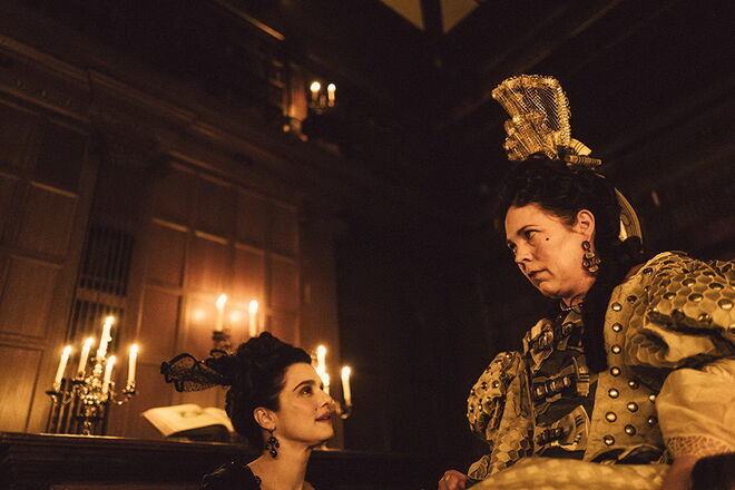 Rachel Weisz, que interpreta Lady Sarah Churchill, a 1ª Duquesa de Marlborough, e Olivia Colman no filme 'A Favorita'