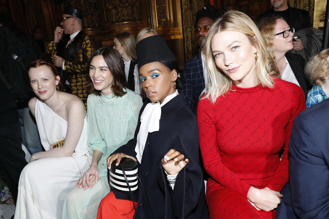 Karen Elson, Alexa Chung, Janelle Monae e Karlie Kloss no desfile de Stella McCartney em Paris.