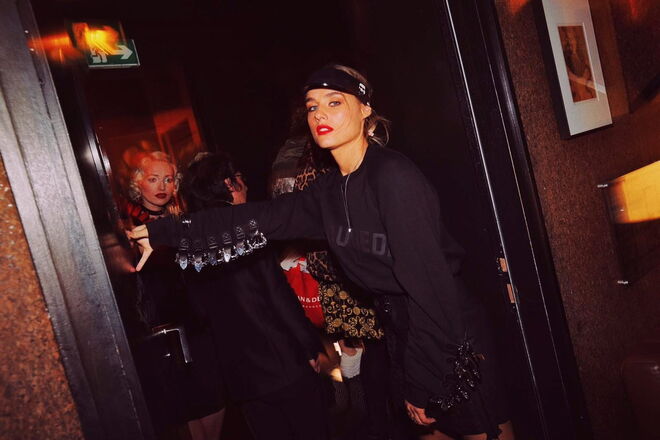 As 24 horas de Kelly Bailey na semana de moda de Paris