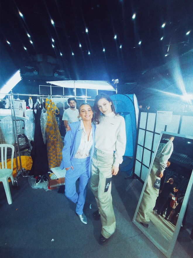 Kelly com Bella Hadid.