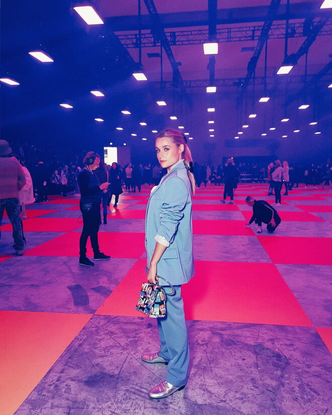 "À espera que o desfile começasse, aproveitei este set incrível."