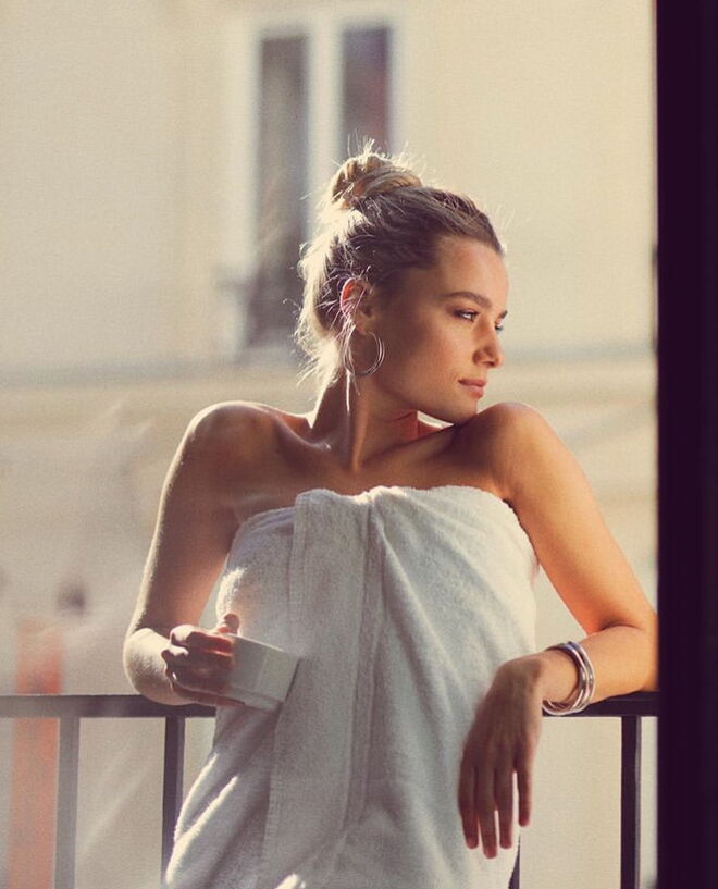 "A começar o primeiro dia de fashion week, com sol e café para acordar."