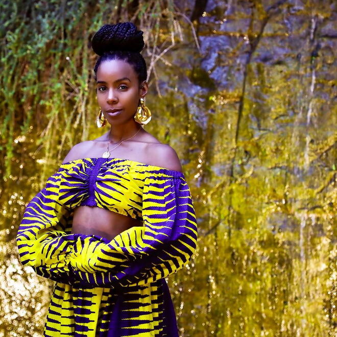 Kelly Rowland, AQUÁRIO: No que toca ao amor, a mulher Aquário tem uma caixa cheia de problemas e dúvidas, muitas vezes incompreensíveis. Só quando permitir que a compreendam e quando for capaz de expressar os seus verdadeiros sentimentos é que a relação florescerá. O amor não pode ser racionalizado, por isso esforce-se para não repensar em tudo o que se passa à sua volta. Não se ama com a mente, mas com o coração