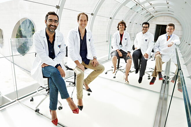 Carlos Ribeiro, Leopoldo Petreanu, Gonzalo Polavieja, Rui Costa e Michael Orger, neurocientistas | "As leis dizem uma coisa, mas as expectativas outra." "Não se pode falar de direitos violados em países onde as mulheres ainda nem sequer têm direitos." "Na escola, as raparigas são as mais submissas, e esse comportamento é premiado, reforçando-o." "As mulheres ainda são menos ouvidas do que os homens, quando se trata de grandes decisões." "O mundo ocidental fez progressos, mas suspeito que estamos muito mais longe do ideal do que imaginamos"