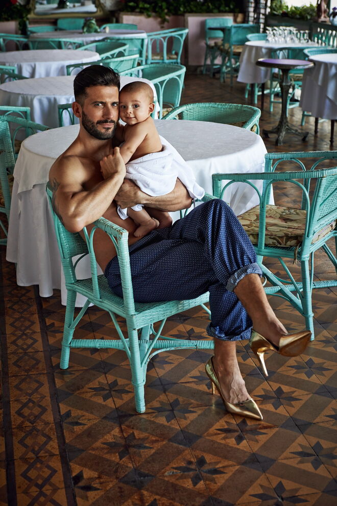 Pedro Martin, modelo | "Acabei de ser pai e, se há coisa de que me apercebi, porque sou um pai presente e estou em casa com a minha companheira, é que ser mãe é uma profissão a tempo inteiro, que é muito dura e exigente. Por isso, aceitei este convite para posar com o meu filho, como forma de representar essa igualdade de direitos"