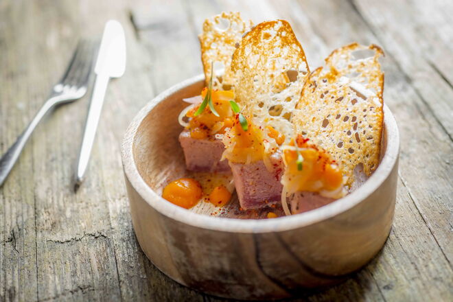 Escabeche de atum e gengibre