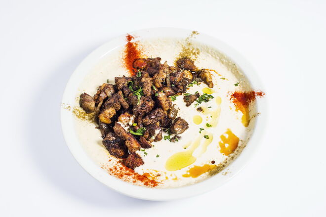 Prato de húmus shawarma