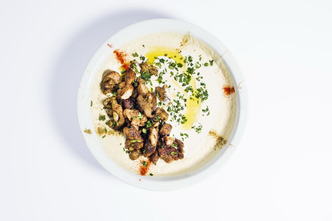 Prato de húmus shawarma