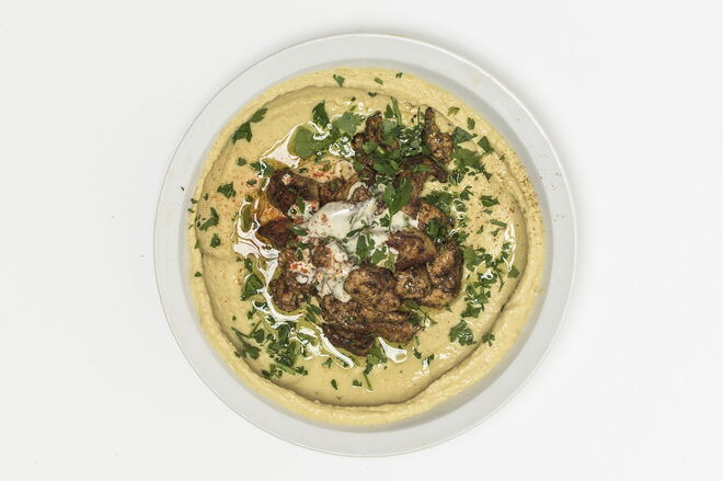 Prato de húmus shawarma