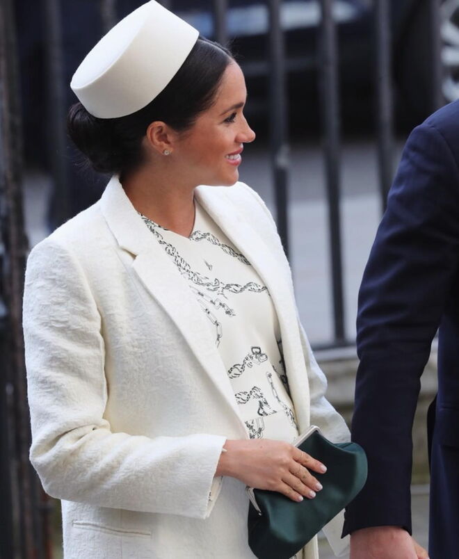 Meghan escolheu a designer Victoria Beckham para segundo look do evento Commonwealth Day Youth.