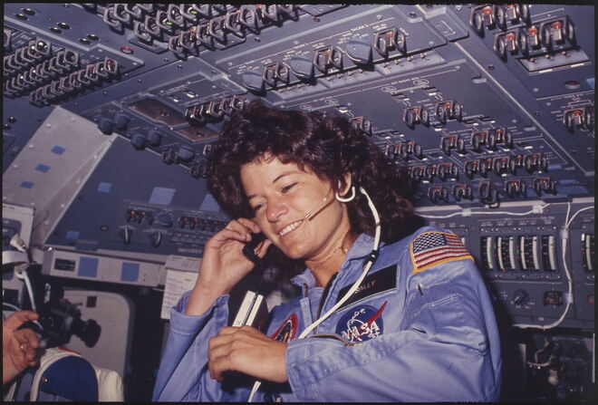 Sally Ride, a primeira mulher astronauta norte-americana, em 1983. 