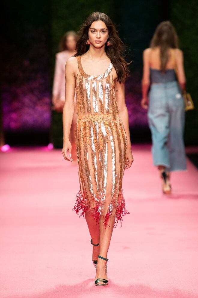 A nova coleção divertida e colorida de Elisabetta Franchi