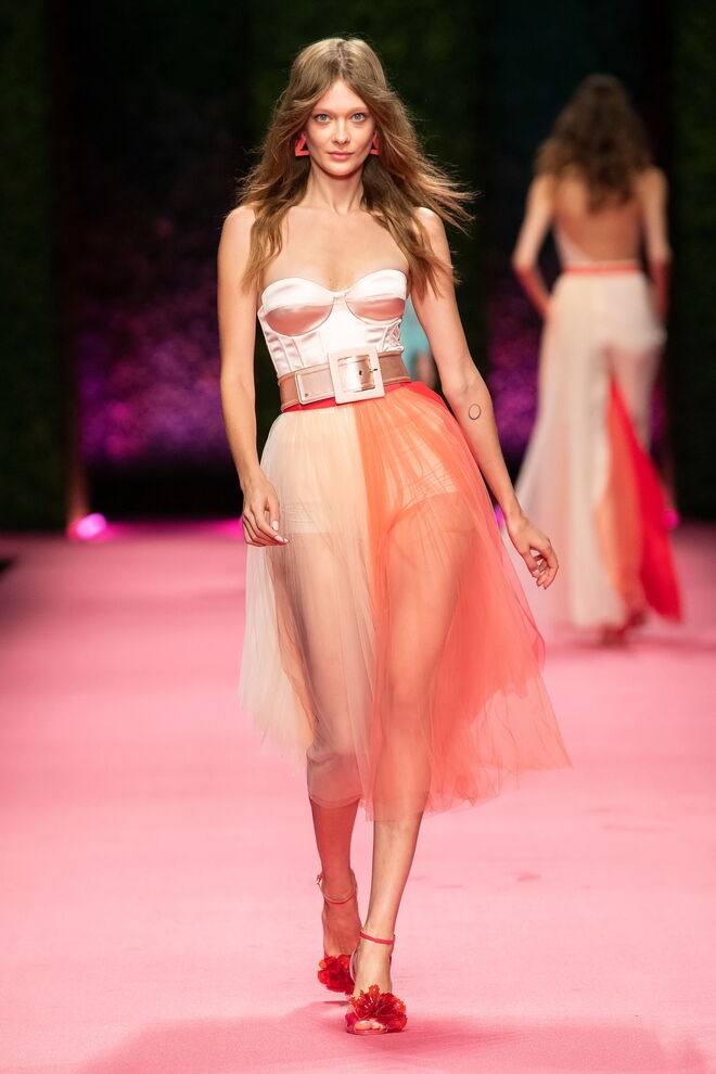 A nova coleção divertida e colorida de Elisabetta Franchi