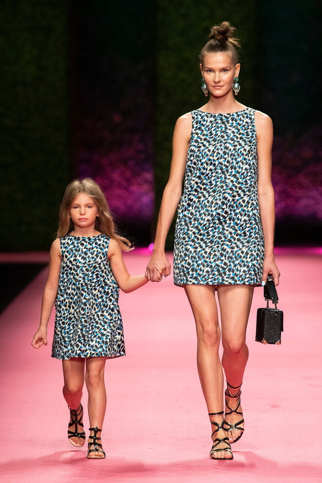 A nova coleção divertida e colorida de Elisabetta Franchi