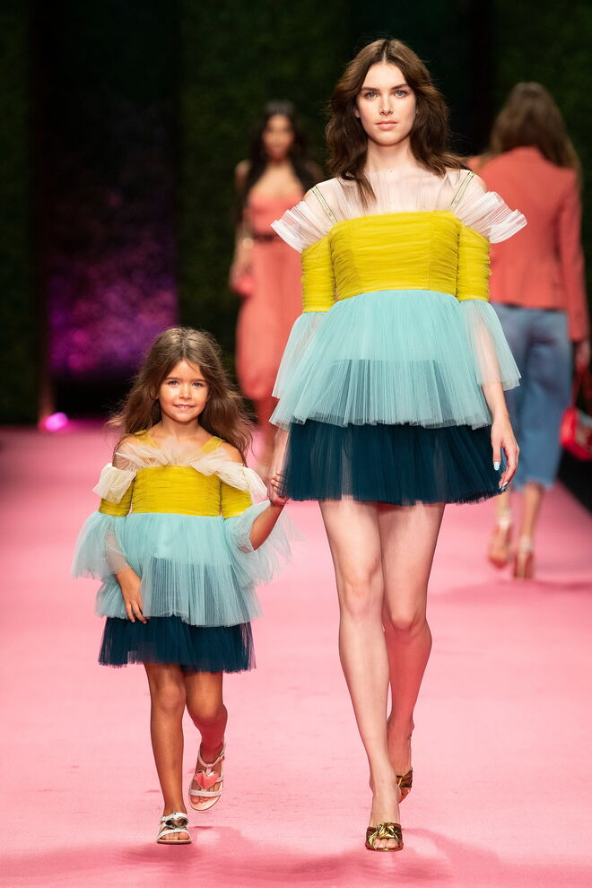 A nova coleção divertida e colorida de Elisabetta Franchi